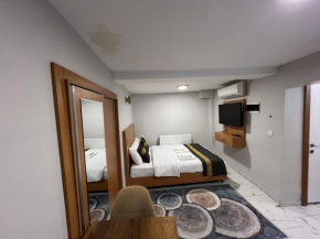 chic studio unit at city heart #102